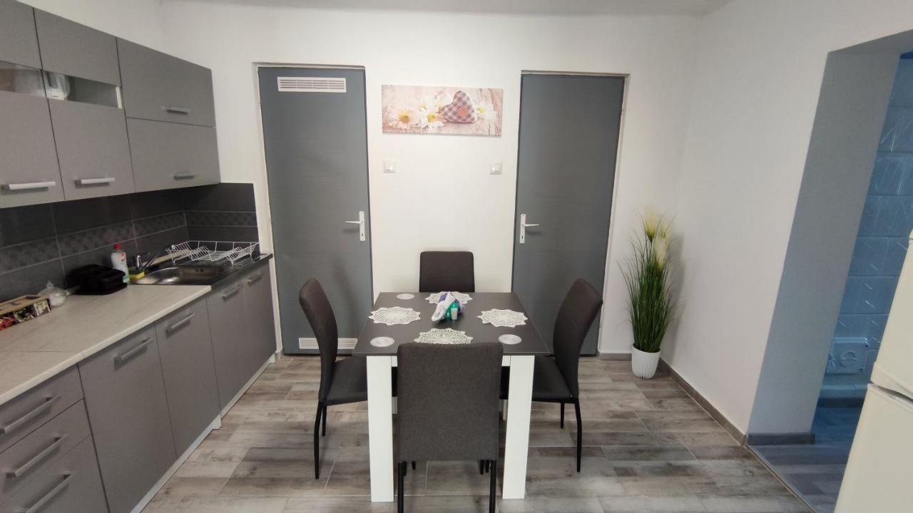 Freedom-Fehervar Apartman Szekesfehervar Exterior photo